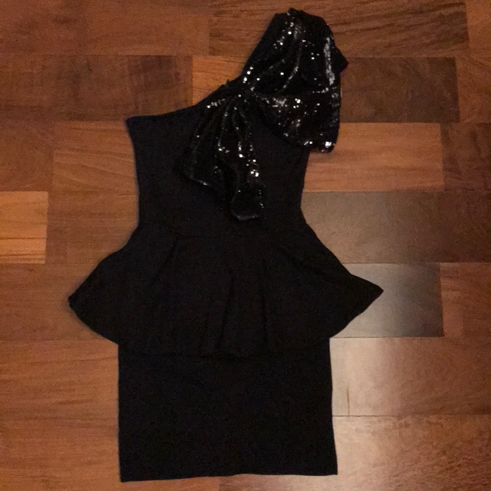 One shoulder sequin peplum black dress